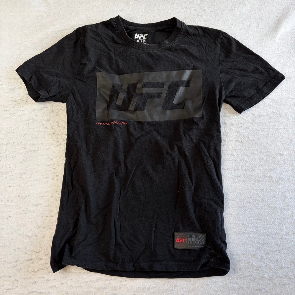 UFC Graphic T-Shirt Mens Small Black Short Sleeve MMA Fighting‎